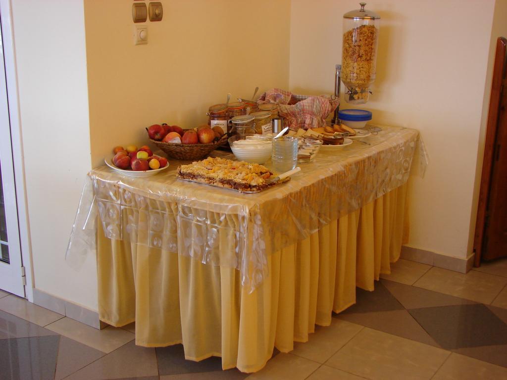 Petit Palais Hotel Loutráki Exteriör bild